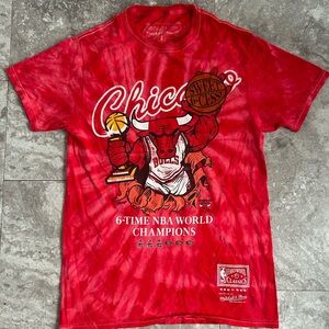 Mitchell & Ness Chicago Bulls 6-Time NBA World Champions Red Tie Dye T-Shirt SM